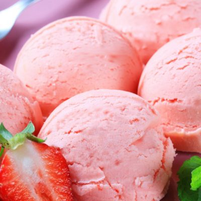Strawberry Frozen Yogurt Recipe – Brod & Taylor Canada